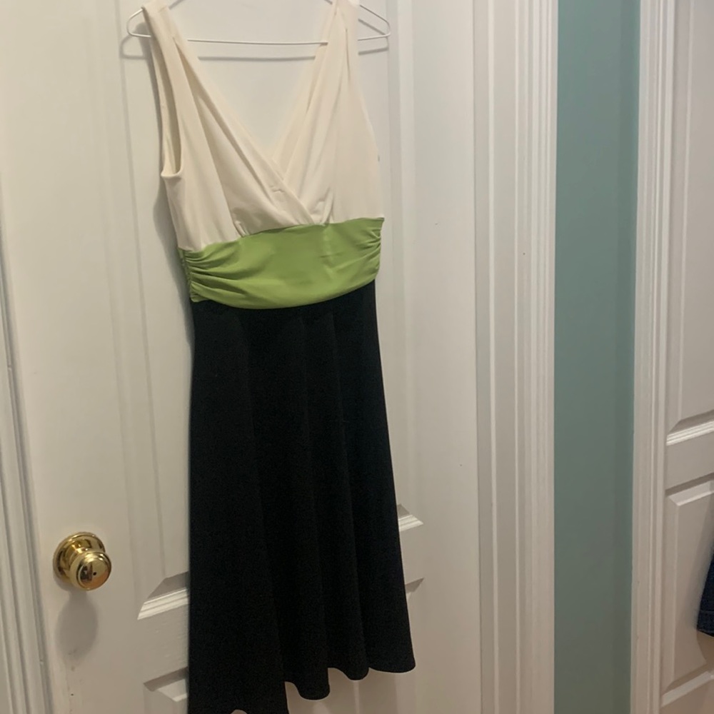 London Times sleeveless v-neck dress, size 8